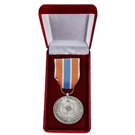 Латунная медаль МЧС "Участнику чрезвычайных гуманитарных операций" - в футляре