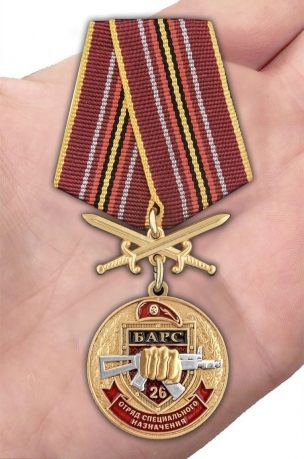 Латунная медаль За службу в 26-м ОСН Барс - вид на ладони