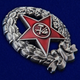 Латунный знак РККА Красный командир - общий вид