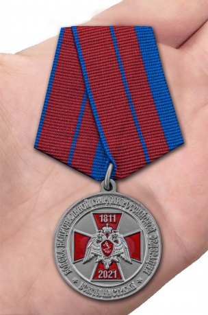 Медаль 210 лет войскам Национальной Гвардии - на ладони