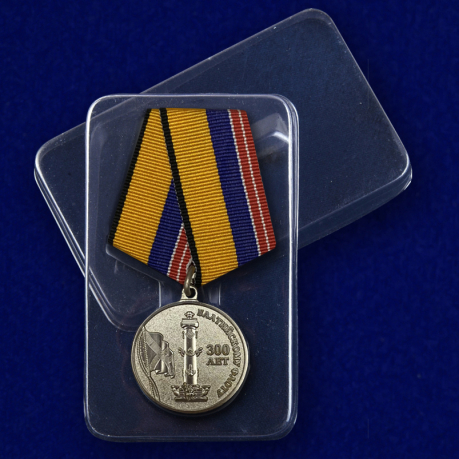 Медаль "300 лет Балтийскому флоту" в футляре