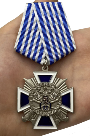 Наградной крест "За заслуги перед казачеством" 4 степени - вид на ладони