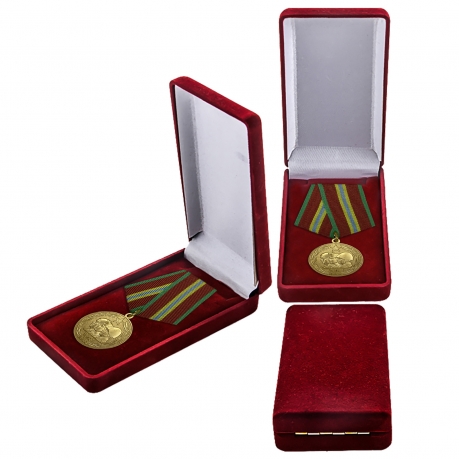 Медаль «70 лет Вооруженных Сил СССР» в футляре