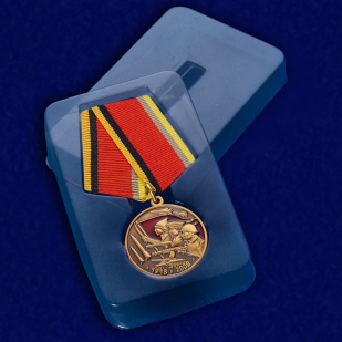 Медаль "90 лет основания Вооружённых сил СССР" в футляре из пластика