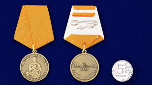 Медаль Александр Невский - сравнительный размер