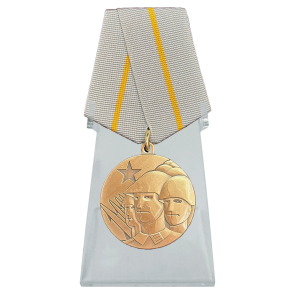 Медаль "Братство по оружию" ГДР на подставке