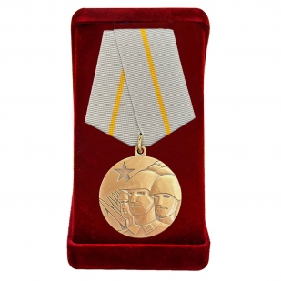 Медаль "Братство по оружию" ГДР в подарочном футляре