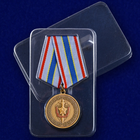 Медаль Почетный сотрудник Госбезопасности - в пластиковом футляре