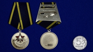 Медаль Дальней авиации (Ветеран) на подставке - сравнительный вид