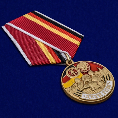 Медаль Дети ГСВГ в бархатистом футляре - общий вид