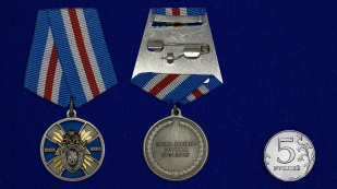 Медаль СК России Доблесть и отвага - сравнительный размер