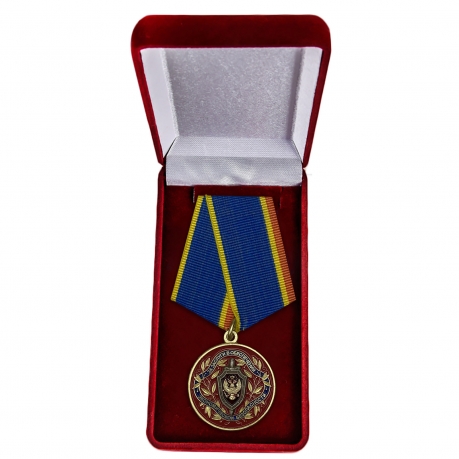 Медаль ФСБ РФ За заслуги в обеспечении экономической безопасности в бархатном футляре