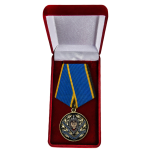 Медаль ФСБ РФ "За заслуги в обеспечении информационной безопасности" в бархатном футляре