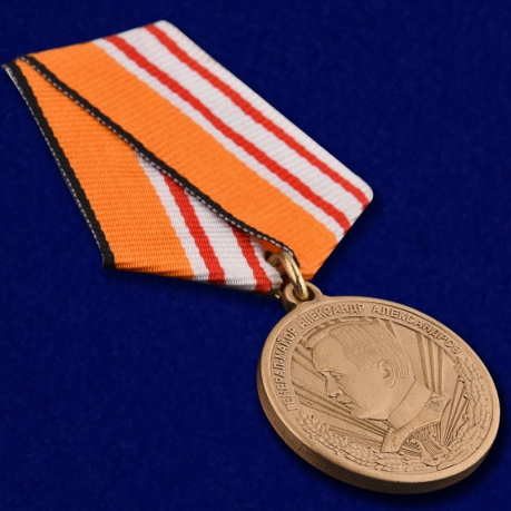 Медаль "Генерал-майор А. Александров" в бархатистом футляре с пластиковой крышкой – общий вид