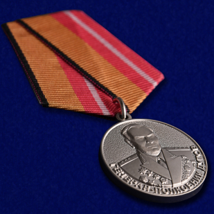 Медаль Минобороны РФ "Генерал-полковник Дутов" в бордовом футляре с покрытием из флока - общий вид