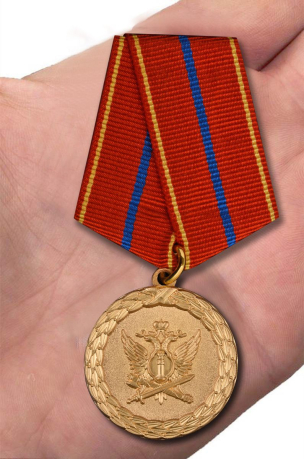 Медаль Минюст РФ За службу (1 степень) - вид на ладони