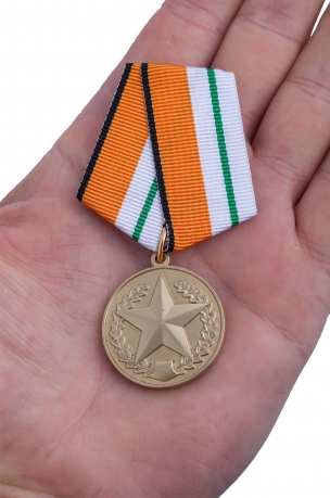 Медаль МО РФ "За отличие в соревнованиях" 3 степени - вид на ладони