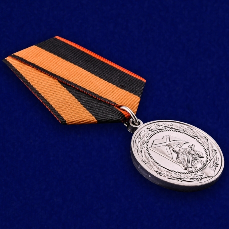 Медаль МО РФ за службу в морской пехоте в футляре из бордового флока - аверс и реверс