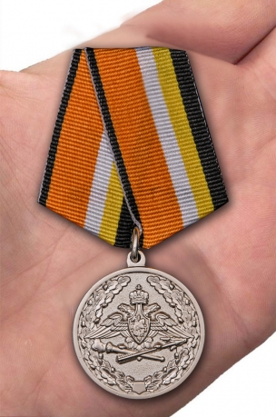 Медаль МО РФ За усердие при выполнении задач радиационной, химической и биологической защиты - вид на ладони