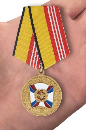 Медаль МО РФ За воинскую доблесть 3 степени - вид на ладони