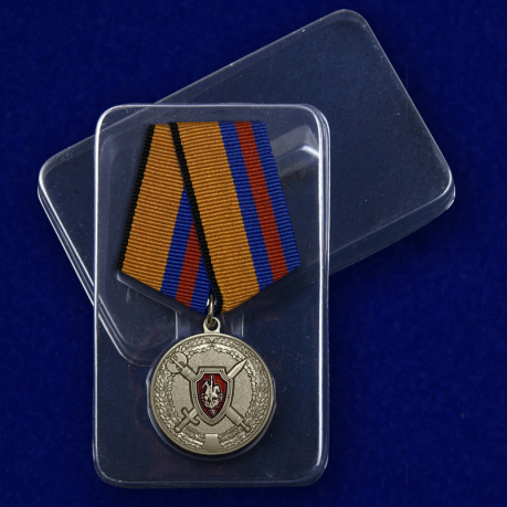 Медаль За заслуги в обеспечении законности и правопорядка - в пластиковом футляре