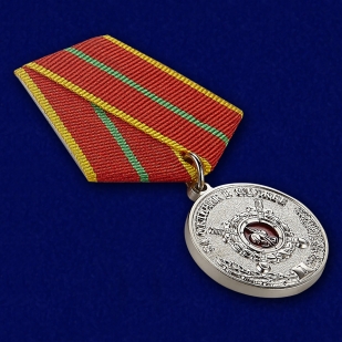 Медаль МВД "За отличие в службе" 1 степени в бархатистом футляре из флока - общий вид