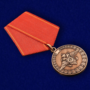 Медаль «За воинскую доблесть» (МВД) - вид под углом