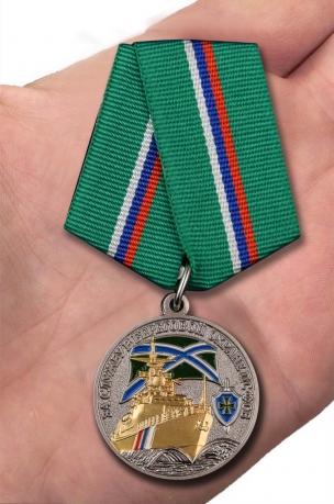 Медаль ПС ФСБ За службу в береговой охране - вид на ладони