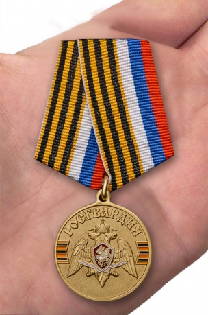 Медаль Росгвардии За безупречную службу - на ладони