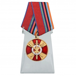 Медаль За боевое содружество на подставке