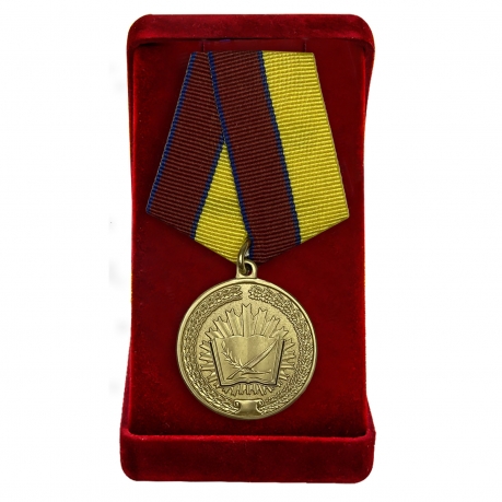 Медаль Росгвардии "За особые достижения в учебе" в футляре