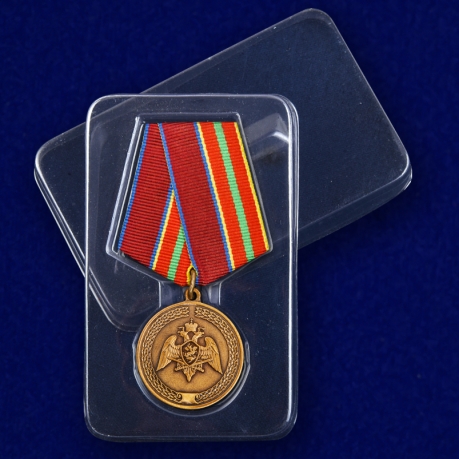 Медаль с символикой Росгвардии За заслуги в труде - в пластиковом футляре