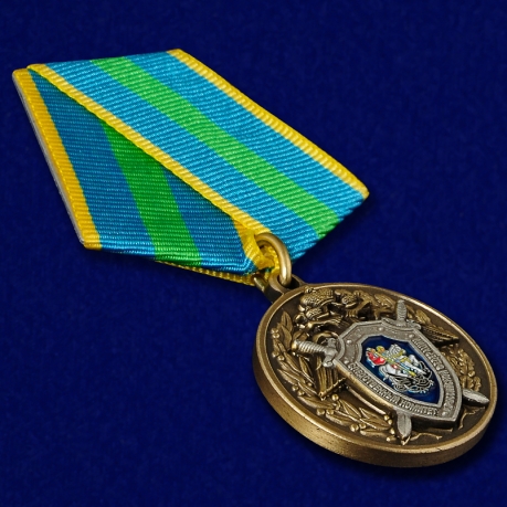 Медаль СК РФ "Ветеран следственных органов" в бархатистом футляре из флока - общий вид