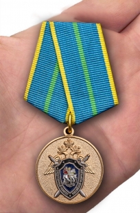Медаль СК РФ За безупречную службу 1 степени - вид на ладони