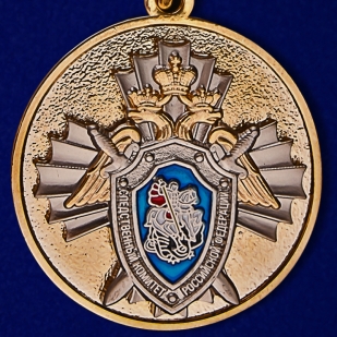 Купить медаль СК РФ "За заслуги" в красивом футляре с покрытием из флока