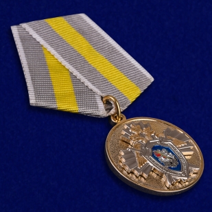 Медаль СК РФ "За заслуги" в красивом футляре с покрытием из флока - общий вид