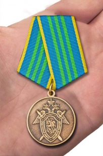 Медаль СК России За безупречную службу 3 степени - вид на ладони