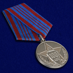 Медаль к 100-летнему юбилею Полиции России в наградном футляре из бордового флока - общий вид