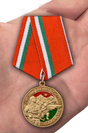 Медаль Участнику боевых действий в Таджикистане 1992-1997 гг - вид на ладони