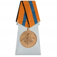 Медаль Участнику борьбы со стихией на Амуре на подставке