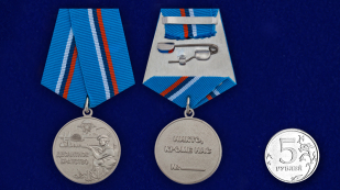 Медаль ВДВ "Десантное братство" в бархатистом футляре с прозрачной крышкой - сравнительный вид