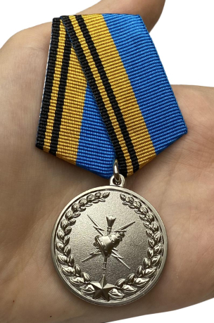 Медаль Ветеран Гидрометеорологической службы ВС России - вид на ладони