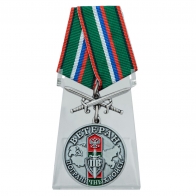 Медаль Ветеран Пограничных войск с мечами на подставке