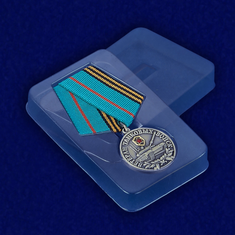 Медаль "Ветеран Танковых войск" - вид в футляре