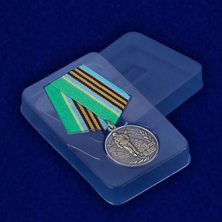 Медаль "Воздушно-десантным войскам 85 лет" - вид в футляре