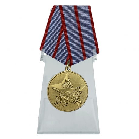 Медаль За активную военно-патриотическую работу на подставке