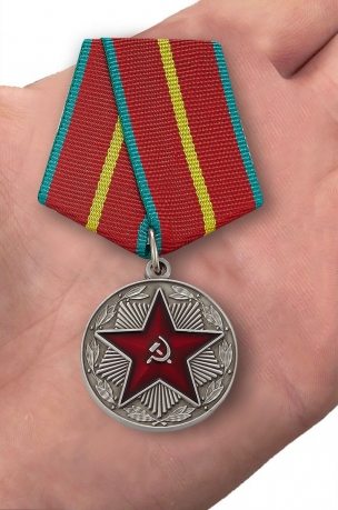 Медаль "За безупречную службу" МВД СССР 1 степень - вид на ладони