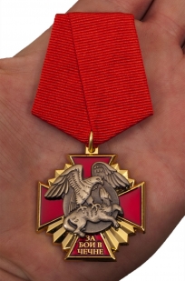 Медаль «За бои в Чечне» - вид на ладони
