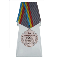 Медаль За храбрость на подставке