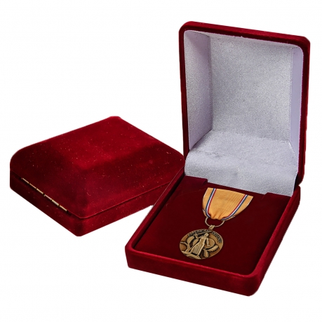 Медаль "За оборону Америки" в бархатистом футляре
